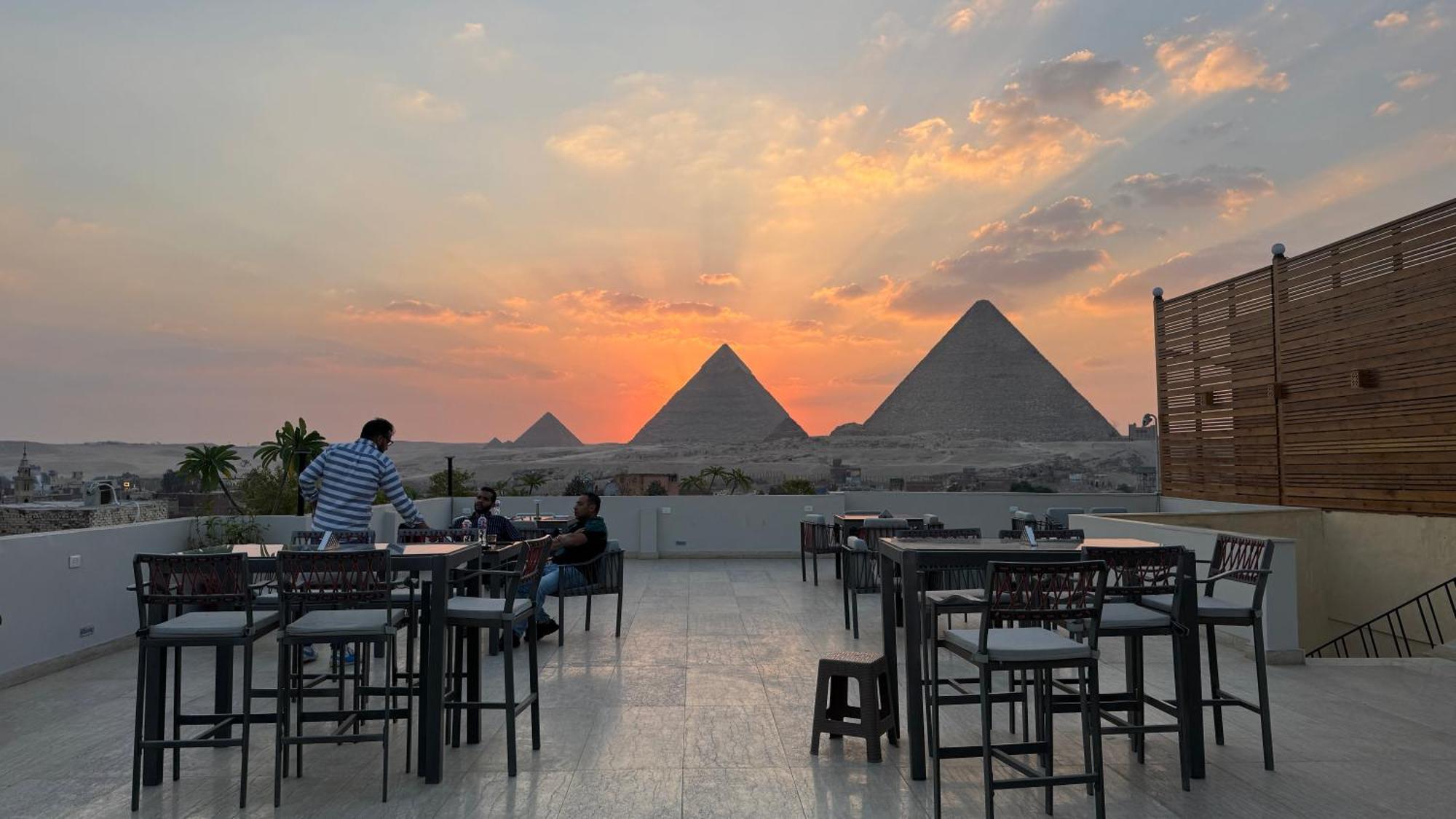 Pyramids Hotel Kafret el-Gabal Exteriör bild